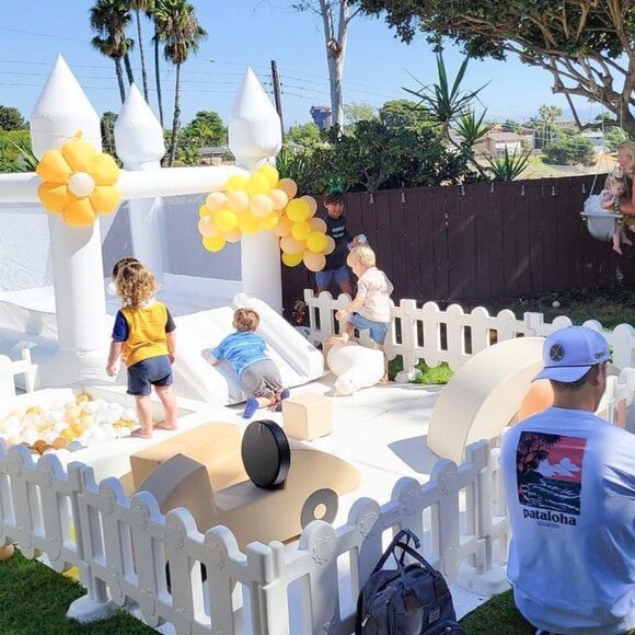 White Bounce House, House with Blower - Picture 1 of 8